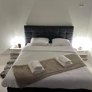 Prachtige In Centrum Met Badkamer ! Брюгге